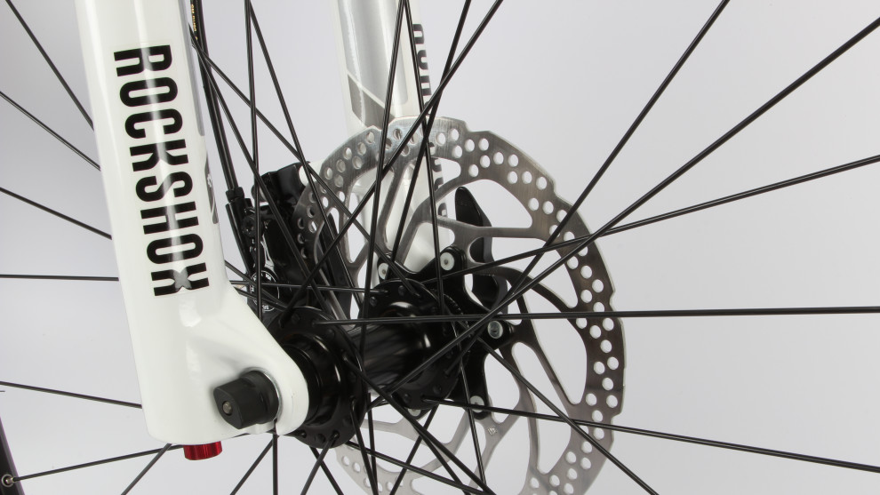 <p>Most hardtails in this price bracket will run a more secure 15mm thru-axle setup, so it&rsquo;s odd that the Thunder misses out.</p>